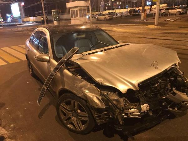 В жуткой аварии с двумя легковушками в Пятигорске травмирована 5-летняя девочка